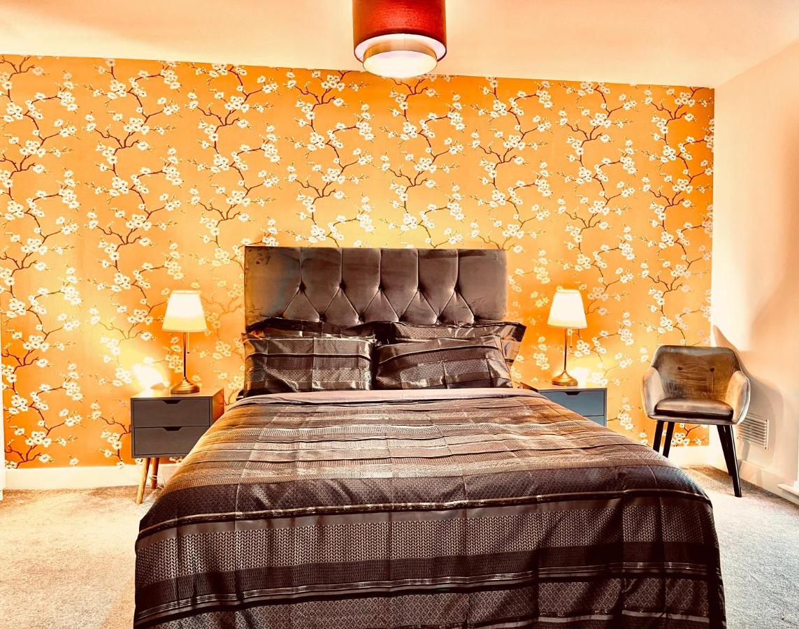Modern Townhouse, Sleeps 4 With Parking Lägenhet Wakefield Exteriör bild